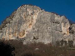 Palestra di roccia nel fianco del Monte della Croce