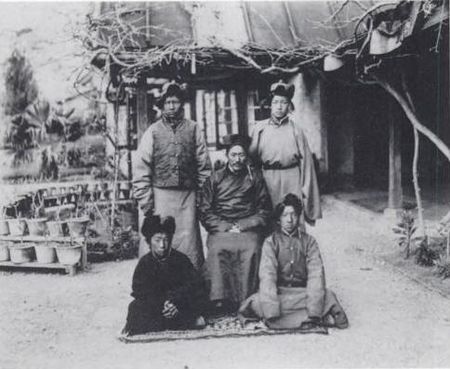 Fail:Lungshar and the four Tibetan students just before leaving for England.jpg