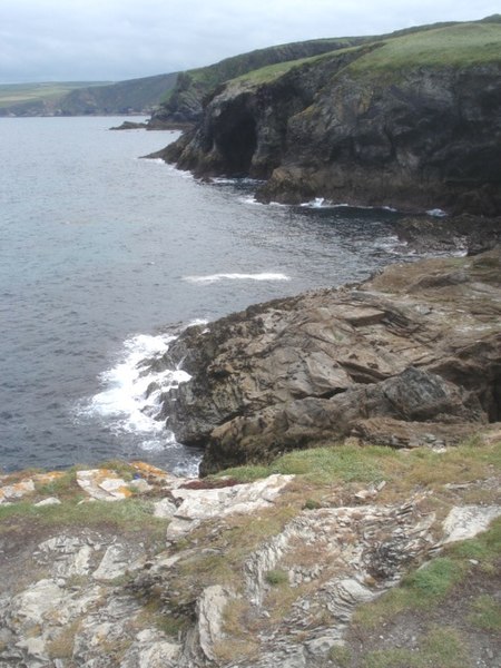 File:Main Head and Cartway Cove - geograph.org.uk - 561054.jpg