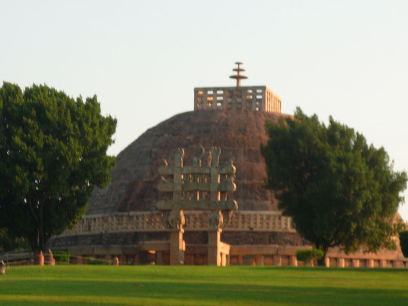 File:Main stupa (Side view).JPG