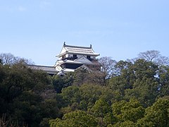 从吊椅望向松山城大天守