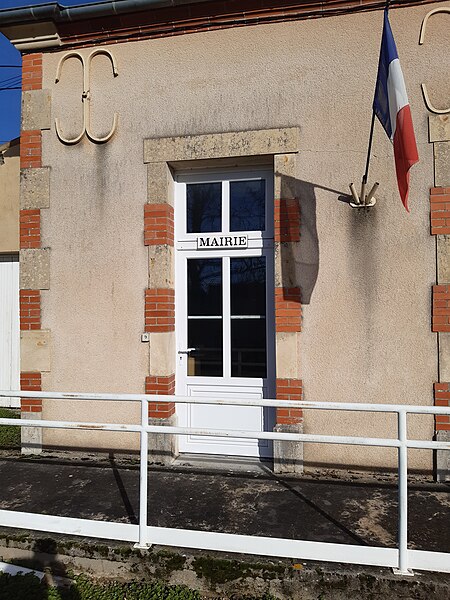 File:Mairie @ Lugny-Bourbonnais.jpg