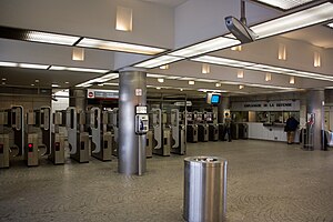 Esplanade de la Défensen metroaseman asemahalli. Kuva vuodelta 2009.