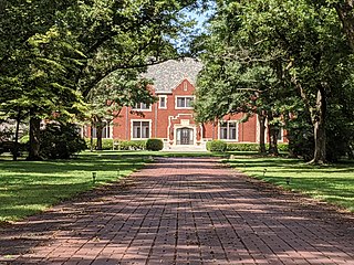 <span class="mw-page-title-main">Minaret Manor</span> Historic house in Arkansas, United States