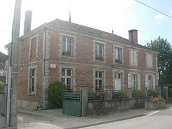 Montmorency Beaufort mairie.jpg