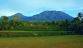 Banahaw Dağı ve San Cristobal Dağı.jpg