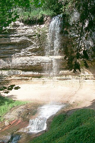 <span class="mw-page-title-main">Munising Falls</span> Waterfall in Pictured Rocks National Lakeshore, Michigan
