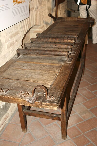 Instrumentos  de tortura reales 400px-Museo_de_la_Tortura_Toledo_17