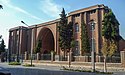 O Museu Nacional do Irã, cuja arquitetura é adotada a partir do arco