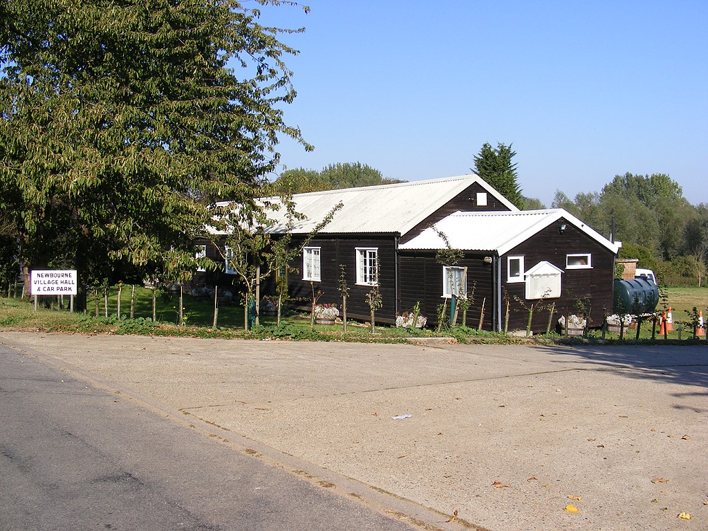 Small picture of Newbourne Village Hall courtesy of Wikimedia Commons contributors