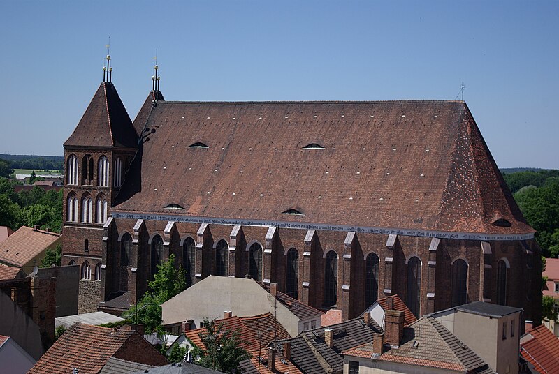 File:Nicolaikirche in Luckau.jpg