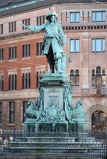 Niels Juel statue Copenhagen.jpg