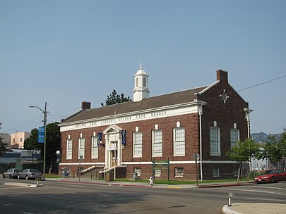 Golden Gate branch of the Oakland Public Library. Oakland Public Library Golden Gate Branch 2009.jpg