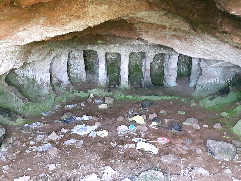 File:Old Jewish grave.jpg