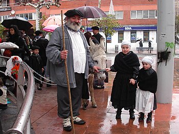 Persona camuffata da Olentzero a Beasain (Guipúzcoa)