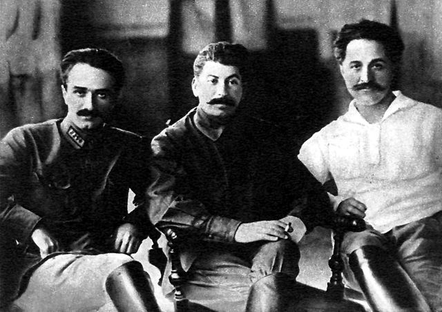 Anastase Mikoyan, Joseph Staline et Grigory Ordzhonikidze à Tbilissi, en 1925.