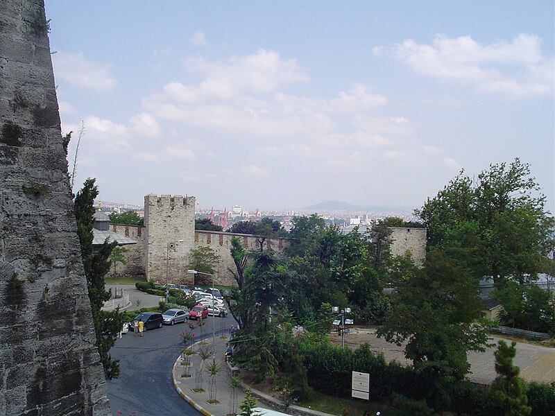 File:Outside Aya Sofia (2842036395).jpg