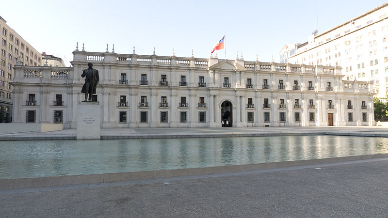 Archivo:Palacio de La Moneda Plaza de la ciudadanía.jpg
