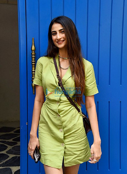 File:Palak Tiwari snapped at Opa Worli in 2022.jpg