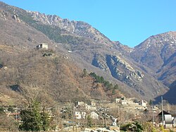 Panorama castelli di Arnad 1.JPG