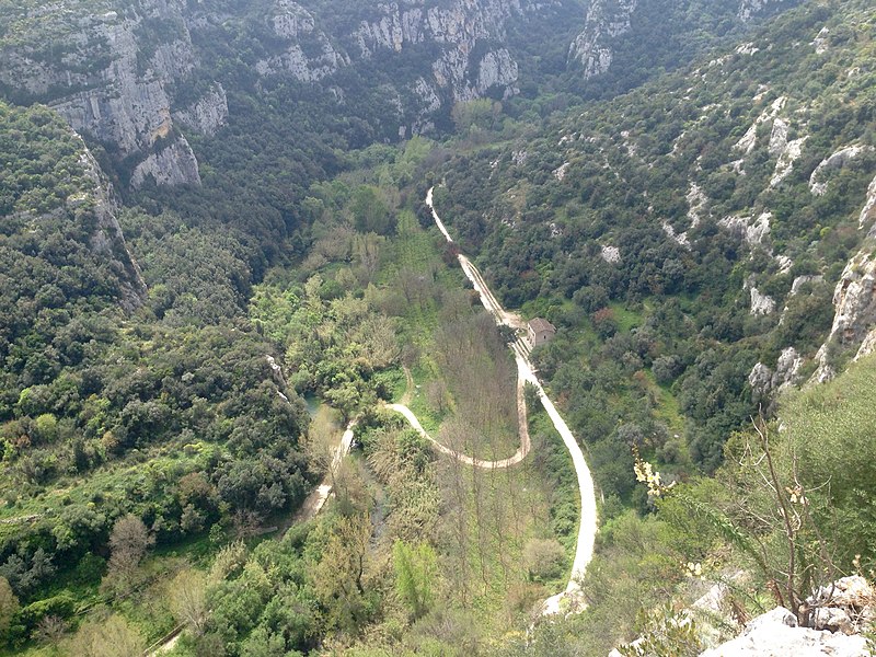 File:Pantalica valley near San Micidiario 2.jpg