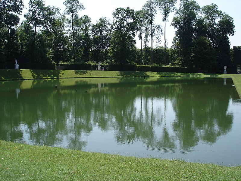 File:Park of Versailles, 2005 (30423841) Bassin du Miroir.jpg