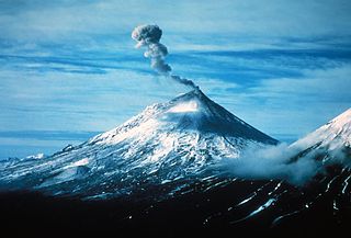 <span class="mw-page-title-main">Mount Pavlof</span> Active volcano in Alaska, United States