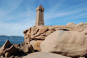 Il faro di Mean Ruz a Ploumanac'h (Perros-Guirec), nella Costa di Granito Rosa