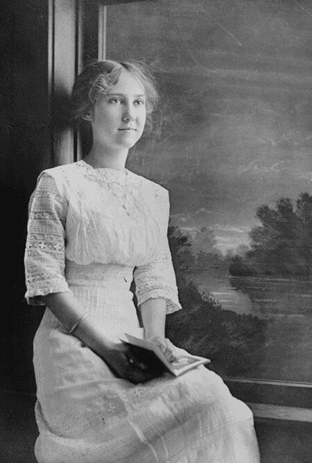 Tập tin:Photograph of Mamie Eisenhower at the age of 17.jpeg