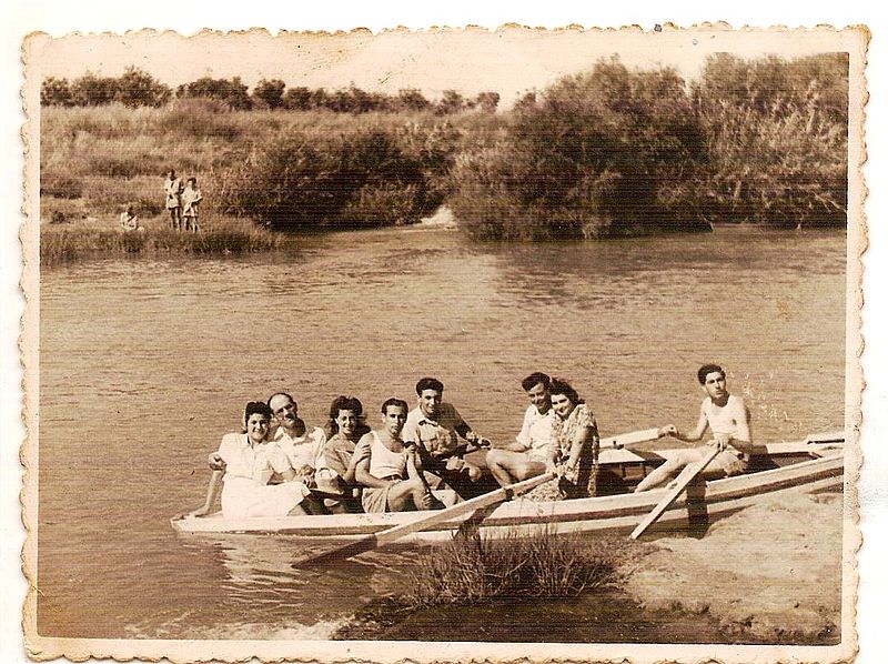 File:PikiWiki Israel 33601 Yarkon River Sailing 1945.JPG