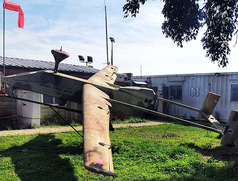 File:PikiWiki Israel 73530 an old plane on display.jpg