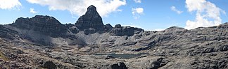 Lago di montagna Pintadacocha, sullo sfondo il Cerro Pintadacocha