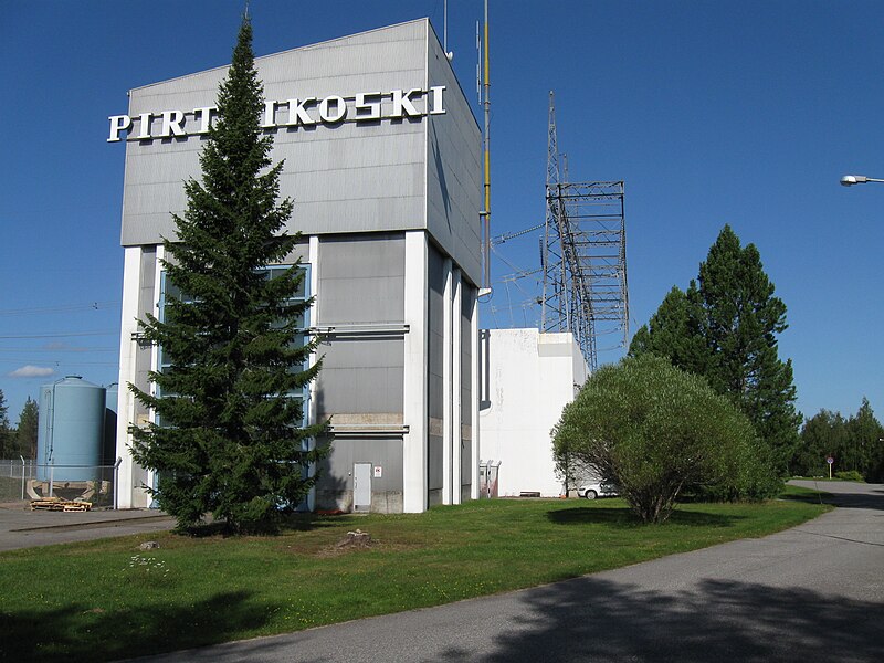 File:Pirttikoski power plant building.JPG