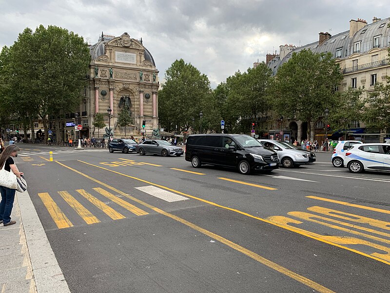 File:Place Saint Michel - Paris V (FR75) - 2021-07-28 - 1.jpg