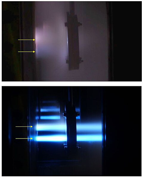 File:Plasma without and with magnetic field.jpg