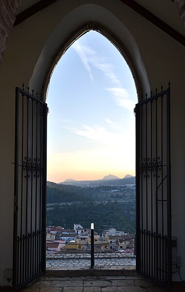 File:Porta de l'antic cementeri de Polop.JPG