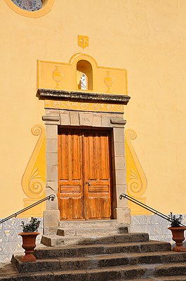 Porte et façade de l'église de Braux.jpg