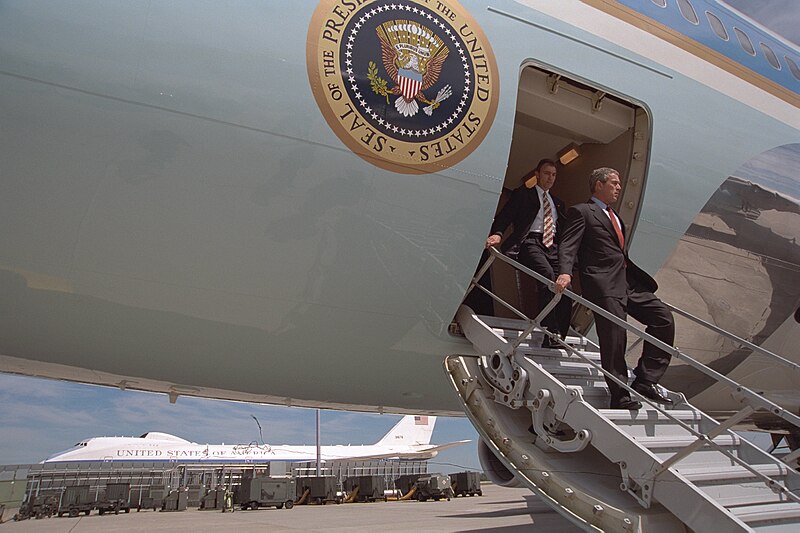 File:President George W. Bush Arrives at Offutt Air Force Base.jpg