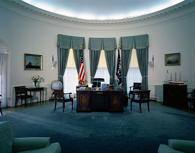 File:President John F. Kennedy's HMS Resolute Desk in the Oval Office.jpg