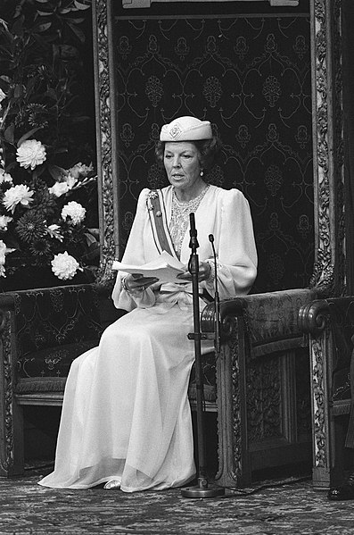 File:Prinsjesdag 1985, Koningin Beatrix tijdens het lezen van de troonrede, Bestanddeelnr 933-4268.jpg