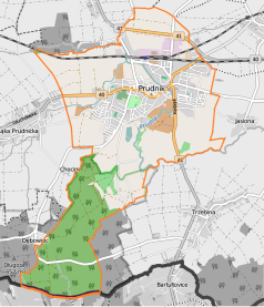 Mapa konturowa Prudnika, blisko centrum u góry znajduje się punkt z opisem „Prudnik”