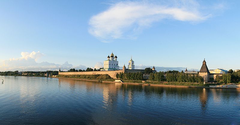 Pskov KremlinView2.jpg