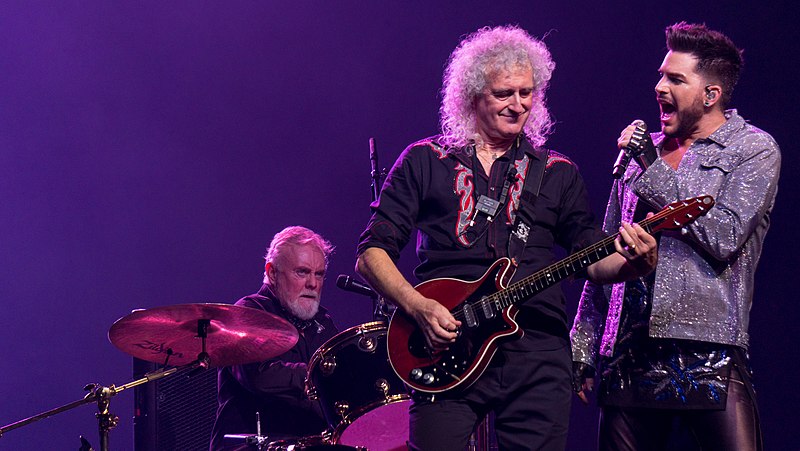 File:Queen And Adam Lambert - The O2 - Tuesday 12th December 2017 QueenO2121217-45 (39066611155).jpg