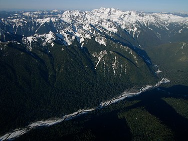 A portion of the upper course of the Queets River. Queets River, Washington - panoramio.jpg