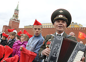 English: Young Pioneer induction ceremony held on Moscow's Red Square Русский: Торжественный прием в пионеры на Красной площади