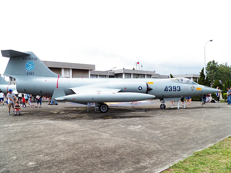 File:ROCAF F-104G 4393 Right View in Hsinchu AFB 20120602.jpg