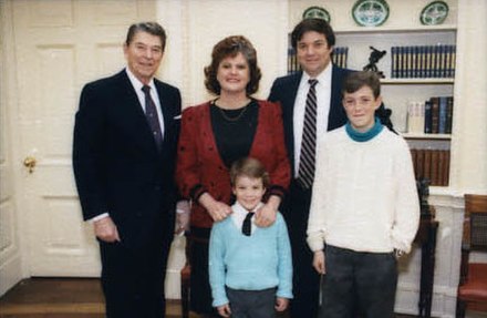 Congressman Hunter and his family with President Ronald Reagan in 1989