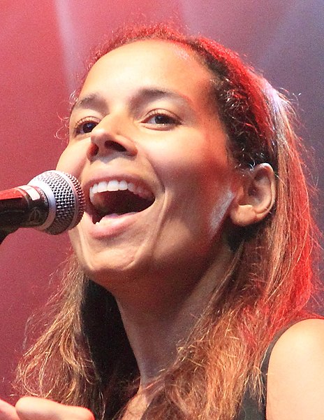 File:Rhiannon Giddens TFF 03 (cropped).JPG