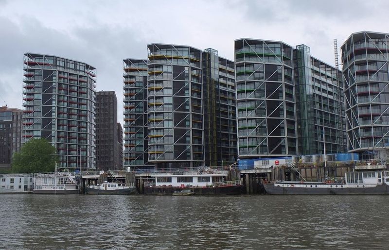 File:Riverlight Quay flats - geograph-4968201-by-Jim-Barton.jpg