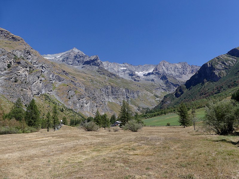 File:Rosuel en direction du Mont Pourri et la Vanoise (août 2022).JPG